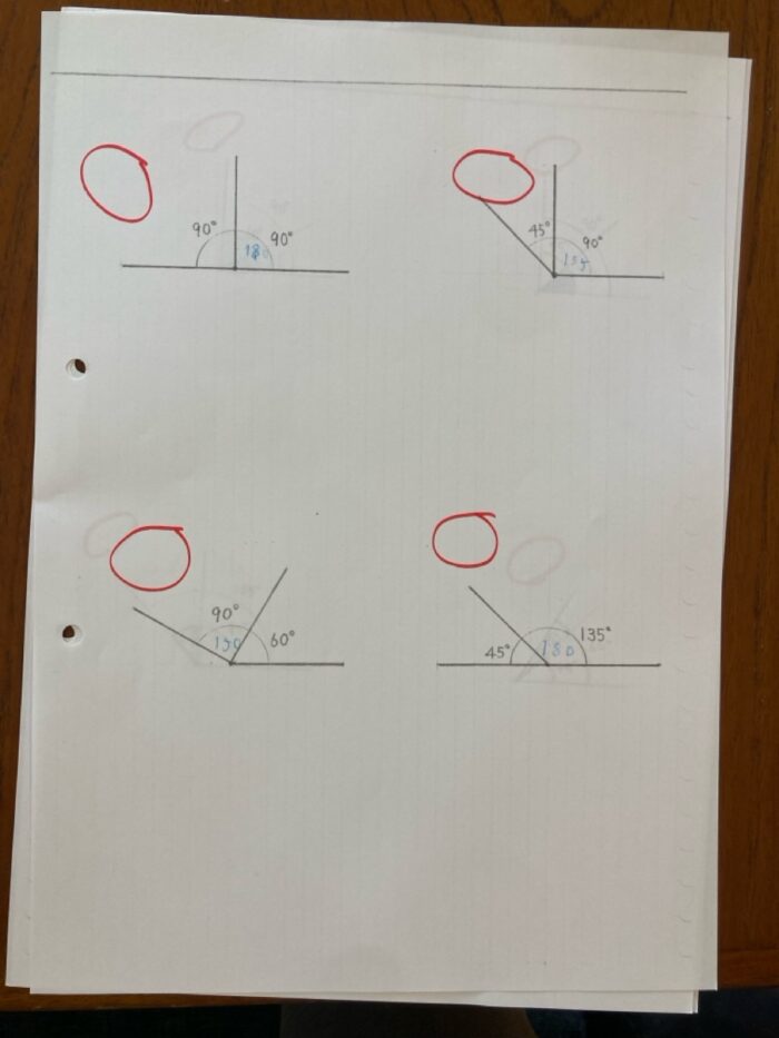 ワーキングメモリに配慮し、4問構成で余計な情報を削ぎ落とした角度の学習プリント(たし算)